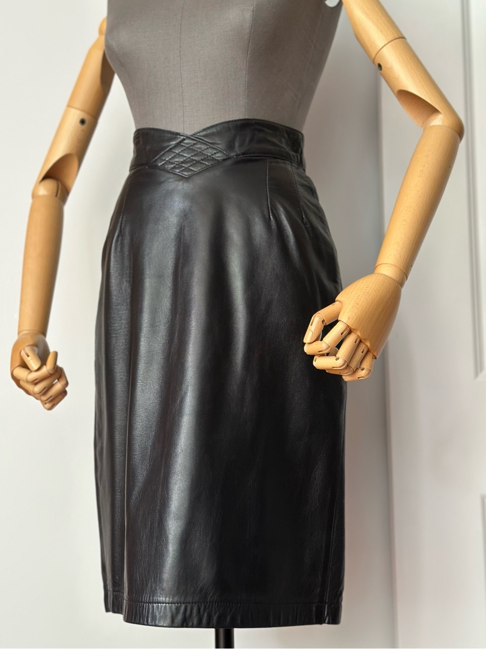 Black Leather High Waist Pencil Skirt Quilted V Waist Classic Midi